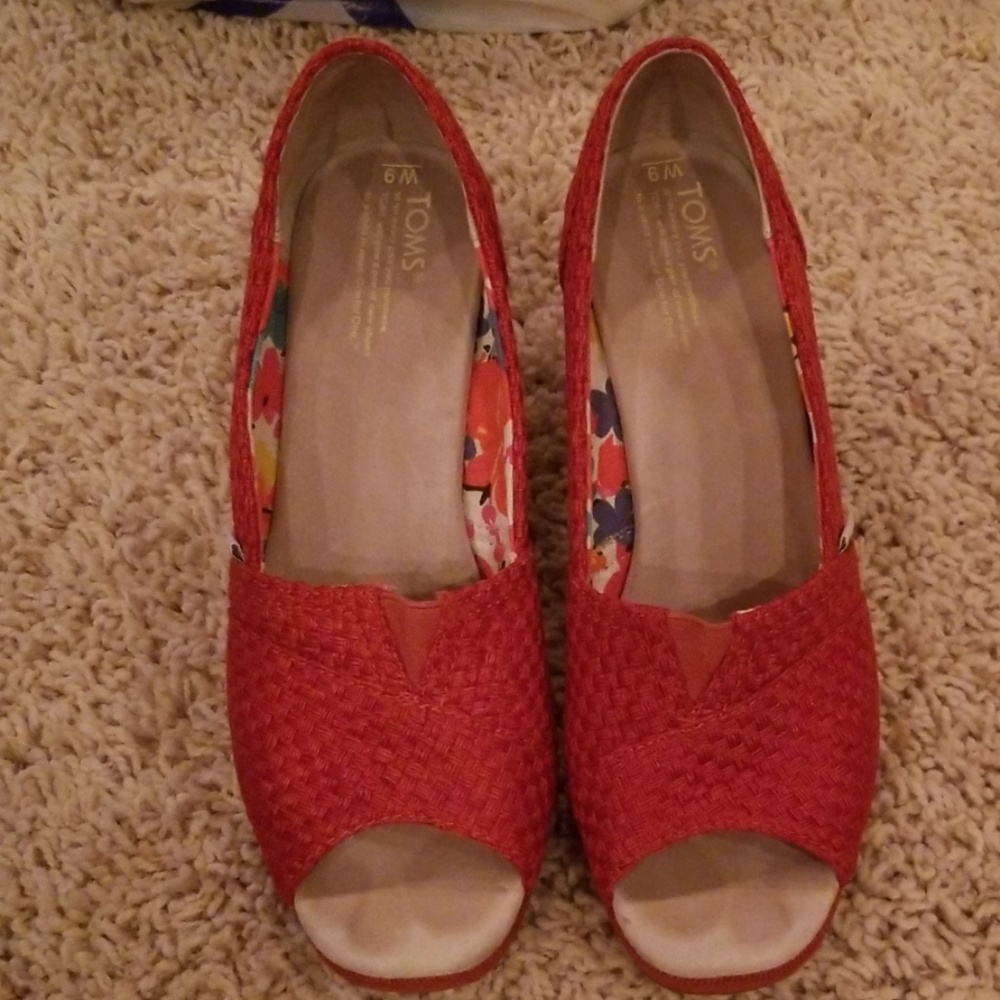 TOMS red wedges. Size 9